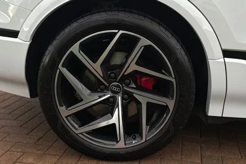 KR74UDT Audi Q6 E-Tron Q6 SUV Edition 1 e-tron quattro 285,00 kW Thumbnail #24