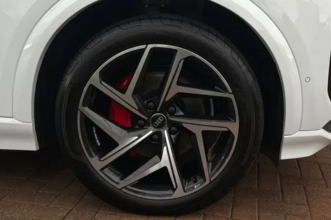 KR74UDT Audi Q6 E-Tron Q6 SUV Edition 1 e-tron quattro 285,00 kW Thumbnail #25