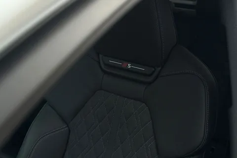 KR74UDT Audi Q6 E-Tron Q6 SUV Edition 1 e-tron quattro 285,00 kW Thumbnail #32