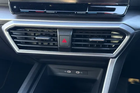 LG24YBX SEAT Leon 1.5 eTSI MHEV FR Sport DSG Euro 6 (s/s) 5dr Thumbnail #23