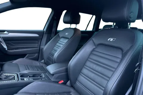 16 of 48 for VOLKSWAGEN PASSAT 1.5 TSI EVO R-Line 5dr DSG