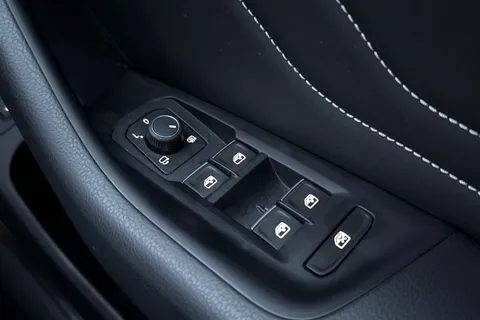 21 of 48 for VOLKSWAGEN PASSAT 1.5 TSI EVO R-Line 5dr DSG