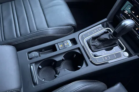 23 of 48 for VOLKSWAGEN PASSAT 1.5 TSI EVO R-Line 5dr DSG