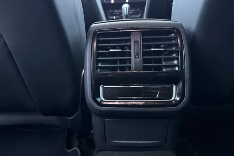 31 of 48 for VOLKSWAGEN PASSAT 1.5 TSI EVO R-Line 5dr DSG