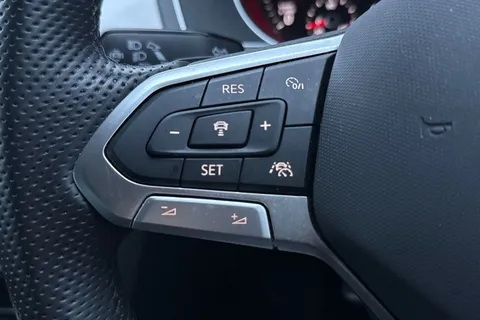 34 of 48 for VOLKSWAGEN PASSAT 1.5 TSI EVO R-Line 5dr DSG