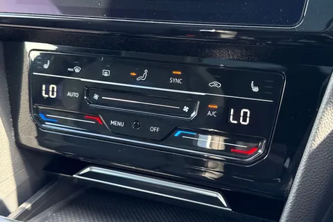 19 of 64 for VOLKSWAGEN ARTEON 2.0 TSI R 5dr 4MOTION DSG