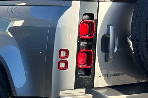 KO73RXB Land Rover Defender 110 3.0 D300 X-Dynamic SE 5dr Thumbnail #21