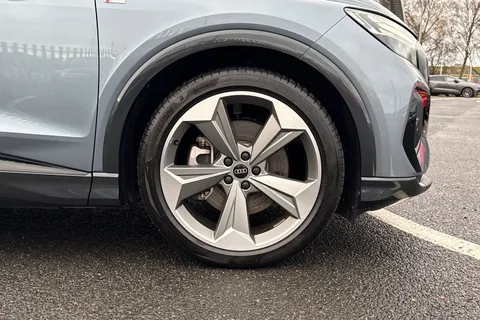 PN74JXC Audi Q4 e-tron Q4  Black Edition 45 e-tron  210,00 kW Thumbnail #8