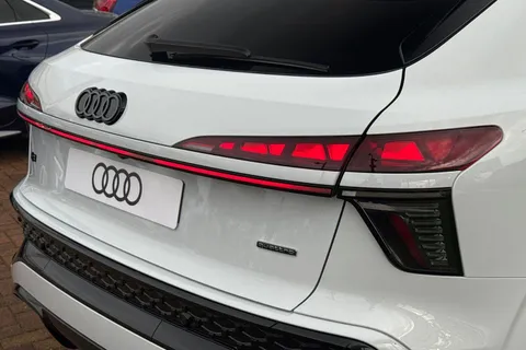  Audi Q3 2.0 TFSI Launch Edition Plus Sportback S Tronic quattro Euro 6 (s/s) 5dr Thumbnail #48