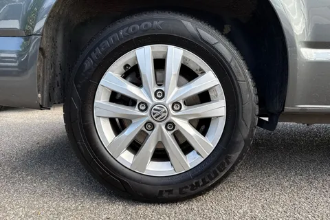 DE74JKJ Volkswagen Transporter 2.0 TDI 110 Highline Van Thumbnail #11