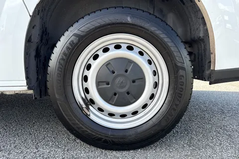 DG25EDC Volkswagen Transporter 2.0 TDI 150 Commerce Plus Van Thumbnail #12