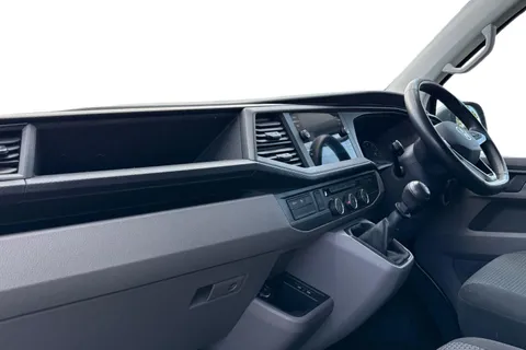 DE74JKJ Volkswagen Transporter 2.0 TDI 110 Highline Van Thumbnail #15