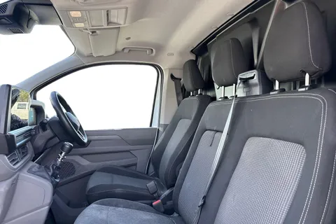 DE25KZA Volkswagen Transporter 2.0 TDI 150 Commerce Plus Van Thumbnail #17