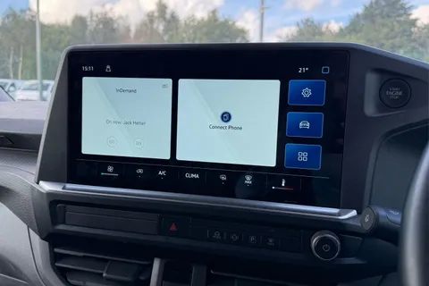 DE25KZA Volkswagen Transporter 2.0 TDI 150 Commerce Plus Van Thumbnail #18