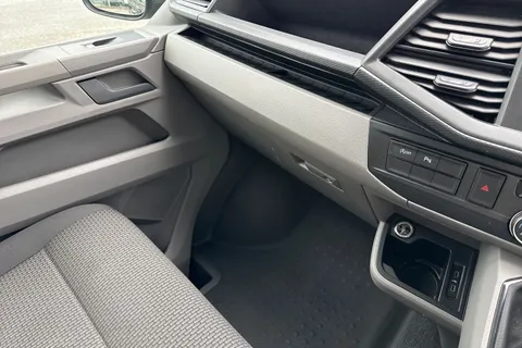 DE74WMF Volkswagen Transporter 2.0 TDI 110 Highline Van Thumbnail #21