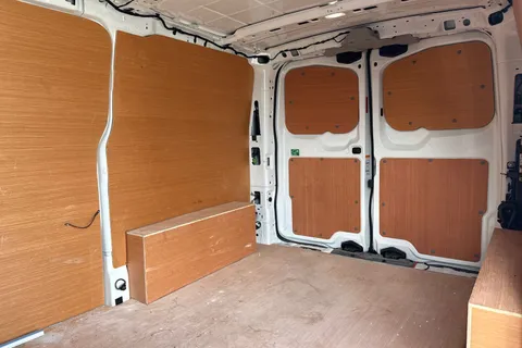 DE25KZA Volkswagen Transporter 2.0 TDI 150 Commerce Plus Van Thumbnail #20