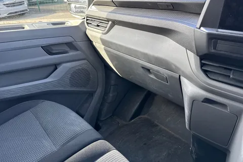 DE25KZA Volkswagen Transporter 2.0 TDI 150 Commerce Plus Van Thumbnail #21