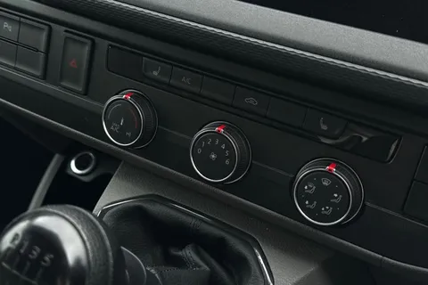 DE74WMF Volkswagen Transporter 2.0 TDI 110 Highline Van Thumbnail #23