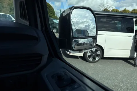 DE25KZA Volkswagen Transporter 2.0 TDI 150 Commerce Plus Van Thumbnail #22