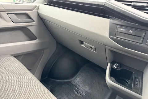 DG74EOR Volkswagen Transporter 2.0 TDI 110 Highline Van Thumbnail #20