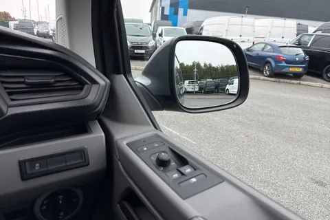 DG74EOR Volkswagen Transporter 2.0 TDI 110 Highline Van Thumbnail #21