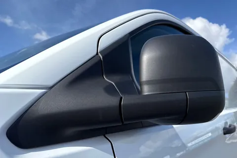 DE25KZA Volkswagen Transporter 2.0 TDI 150 Commerce Plus Van Thumbnail #28