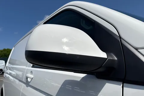 DE74BMV Volkswagen Transporter 2.0 TDI 110 Highline Van Thumbnail #25