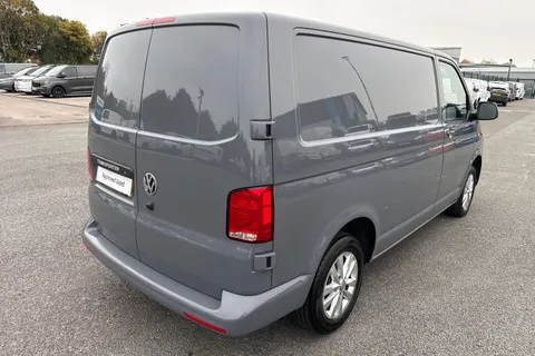 DG74EOR Volkswagen Transporter 2.0 TDI 110 Highline Van Thumbnail #31