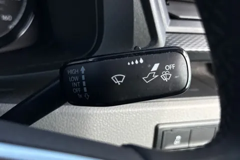 DE74JKJ Volkswagen Transporter 2.0 TDI 110 Highline Van Thumbnail #37