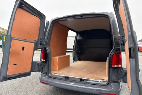 DG74EOR Volkswagen Transporter 2.0 TDI 110 Highline Van Thumbnail #33