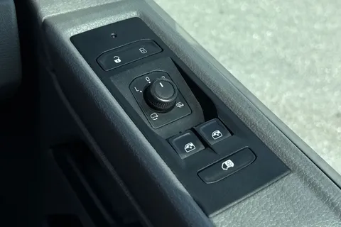 DE74BMV Volkswagen Transporter 2.0 TDI 110 Highline Van Thumbnail #36