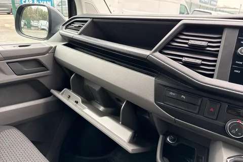 DG74EOR Volkswagen Transporter 2.0 TDI 110 Highline Van Thumbnail #35