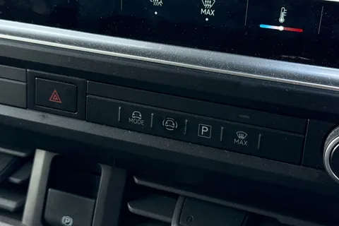 DE25KZA Volkswagen Transporter 2.0 TDI 150 Commerce Plus Van Thumbnail #41