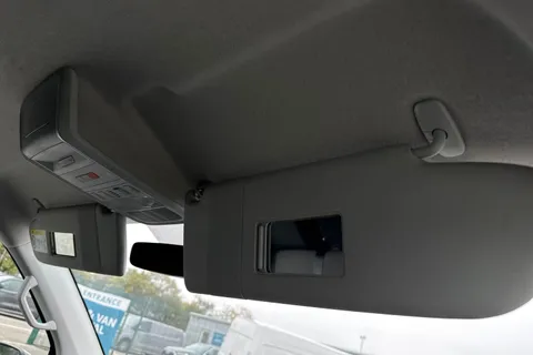 DG74EOR Volkswagen Transporter 2.0 TDI 110 Highline Van Thumbnail #41