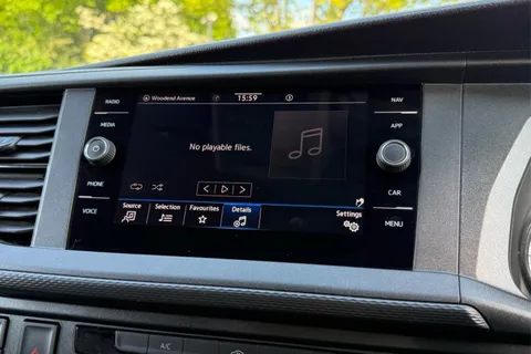 DE74JKJ Volkswagen Transporter 2.0 TDI 110 Highline Van Thumbnail #46