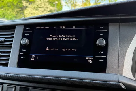 DE74JKJ Volkswagen Transporter 2.0 TDI 110 Highline Van Thumbnail #48