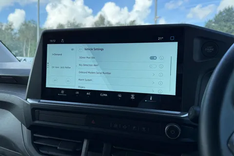 DE25KZA Volkswagen Transporter 2.0 TDI 150 Commerce Plus Van Thumbnail #47