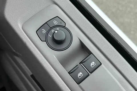 DE25KRO Volkswagen Transporter 2.0 TDI 150 Commerce Plus Van Thumbnail #35