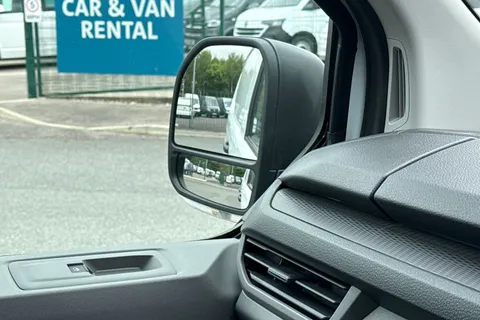 DE25KRO Volkswagen Transporter 2.0 TDI 150 Commerce Plus Van Thumbnail #40