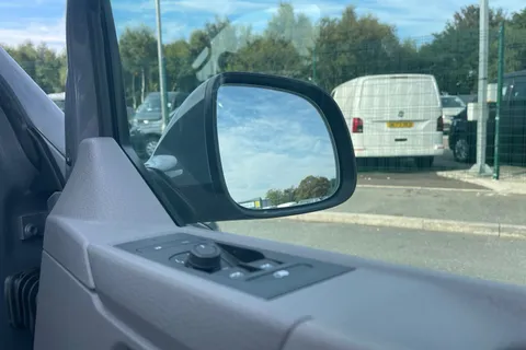 DE74BFV Volkswagen Transporter 2.0 TDI 110 Highline Van Thumbnail #21