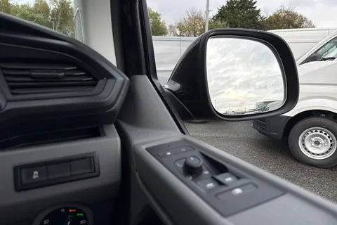 DG74ECC Volkswagen Transporter 2.0 TDI 110 Highline Van Thumbnail #21