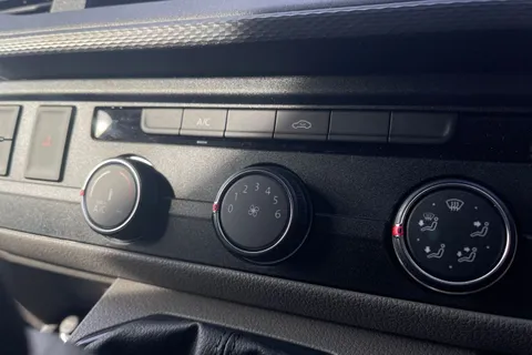 DE74BFV Volkswagen Transporter 2.0 TDI 110 Highline Van Thumbnail #22