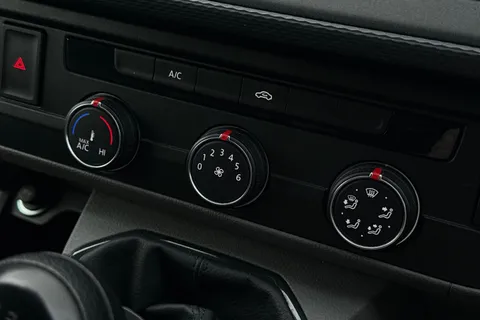 DG74ECC Volkswagen Transporter 2.0 TDI 110 Highline Van Thumbnail #22