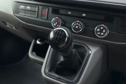 DG74ECC Volkswagen Transporter 2.0 TDI 110 Highline Van Thumbnail #23