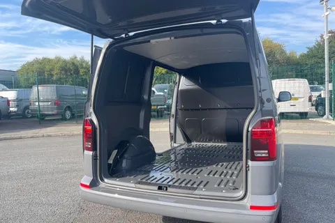 DE74BFV Volkswagen Transporter 2.0 TDI 110 Highline Van Thumbnail #30