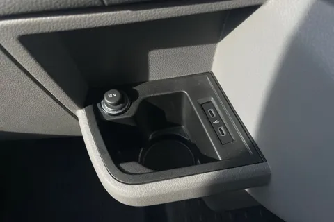 DE74BFV Volkswagen Transporter 2.0 TDI 110 Highline Van Thumbnail #37