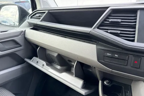 DG74ECC Volkswagen Transporter 2.0 TDI 110 Highline Van Thumbnail #35