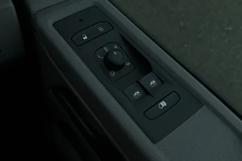 DG74ECC Volkswagen Transporter 2.0 TDI 110 Highline Van Thumbnail #47