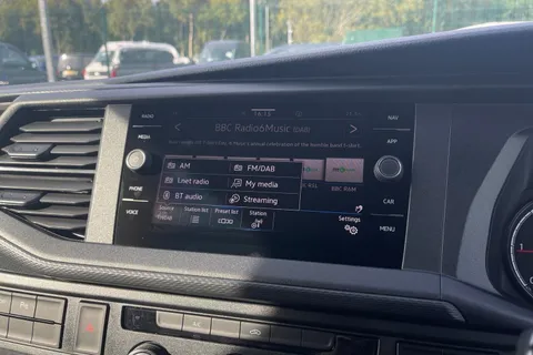 DE74BFV Volkswagen Transporter 2.0 TDI 110 Highline Van Thumbnail #51