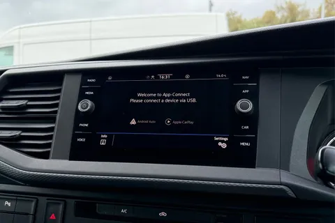 DG74ECC Volkswagen Transporter 2.0 TDI 110 Highline Van Thumbnail #50